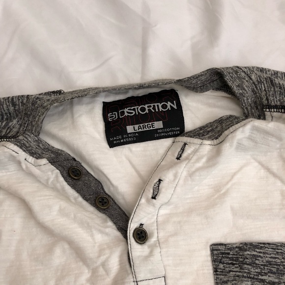 Distortion White with Grey Large Shirt - Picture 4 of 8